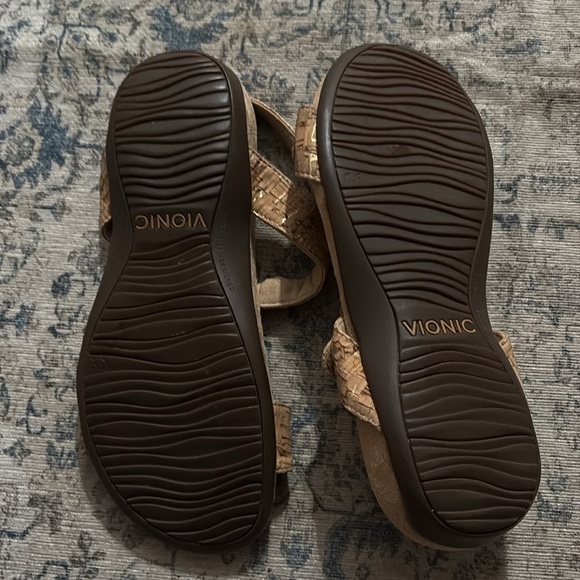 Vionic Gold Sandals with Cushioned Footbed and Ankle Strap - size 7.5 - Picture 6 of 7